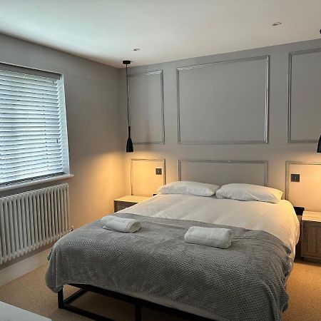 A Luxury 2 Bedroom Apartment Barnet Bagian luar foto