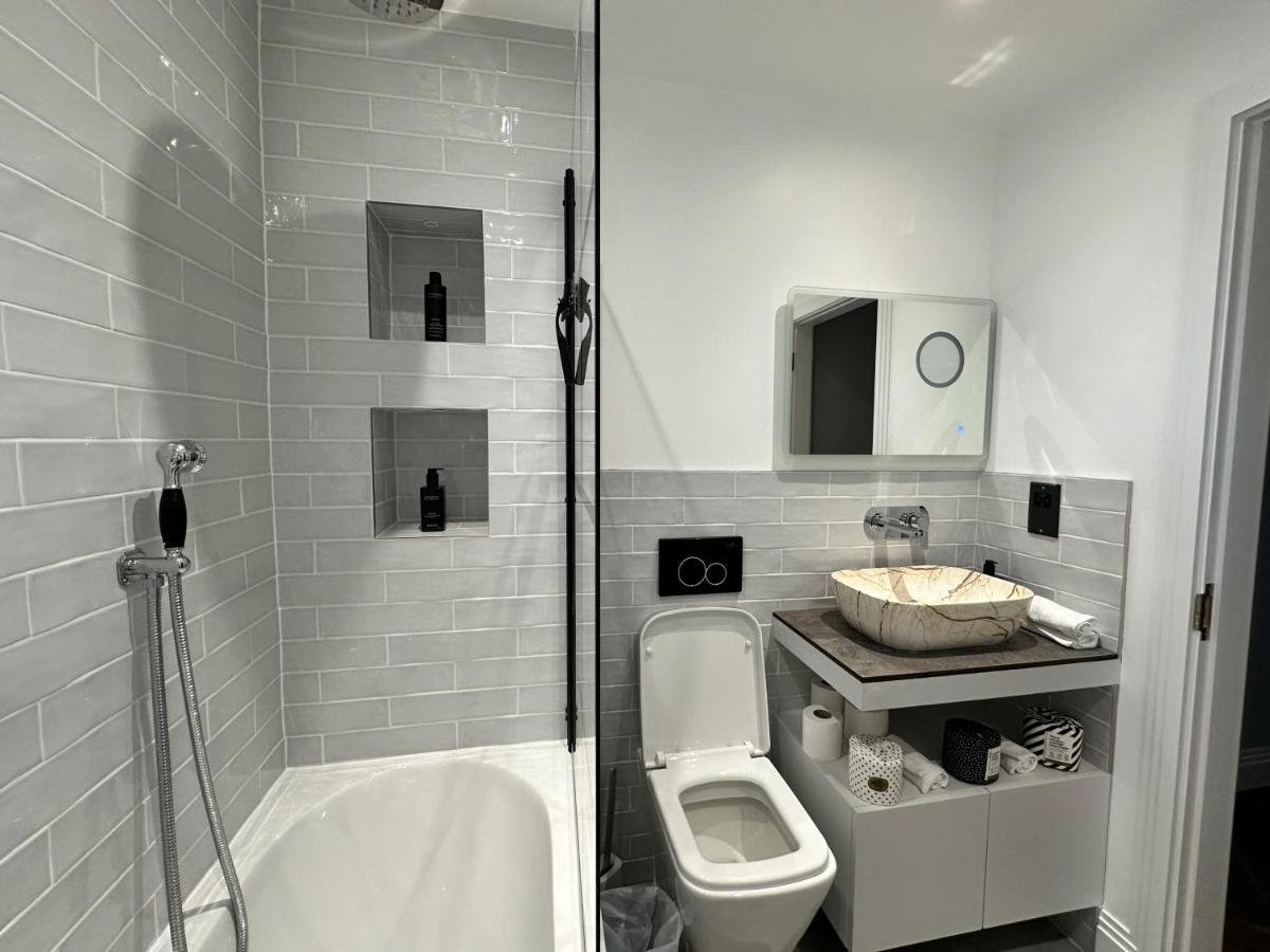 A Luxury 2 Bedroom Apartment Barnet Bagian luar foto