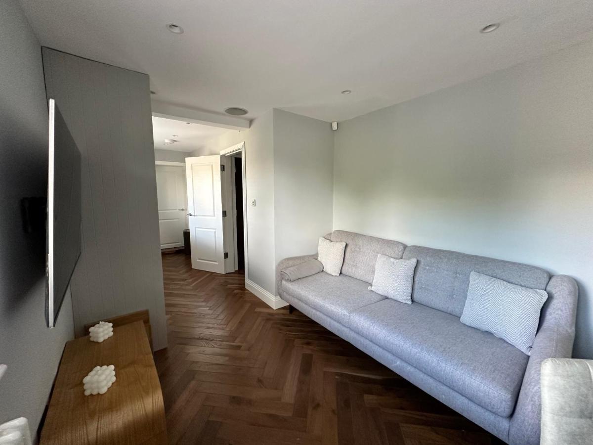 A Luxury 2 Bedroom Apartment Barnet Bagian luar foto