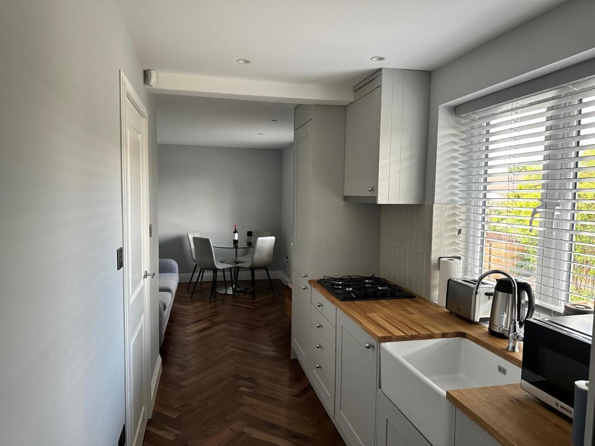 A Luxury 2 Bedroom Apartment Barnet Bagian luar foto